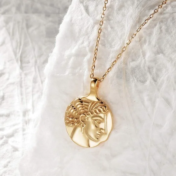 NEW 18K Gold Plated Gold Medallion Pendant Necklace